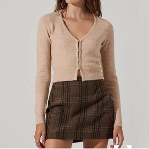 18. ASTR The Label Pearl Button V-Neck Cream Cardigan Size XL